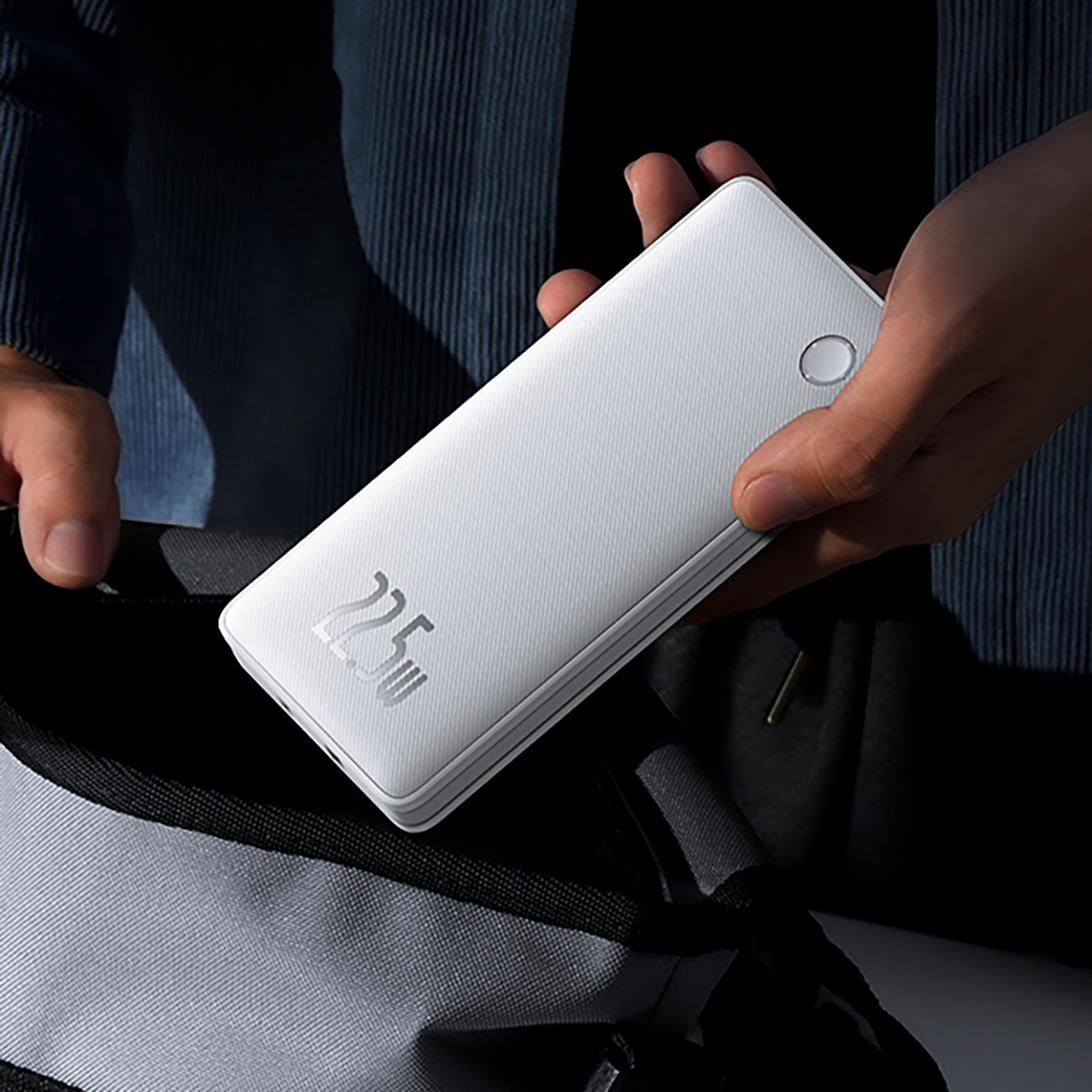 Powerbank Baseus Airpow Lite 10000mAh 22,5W z wbudowanymi kablami USB-C i Lightning